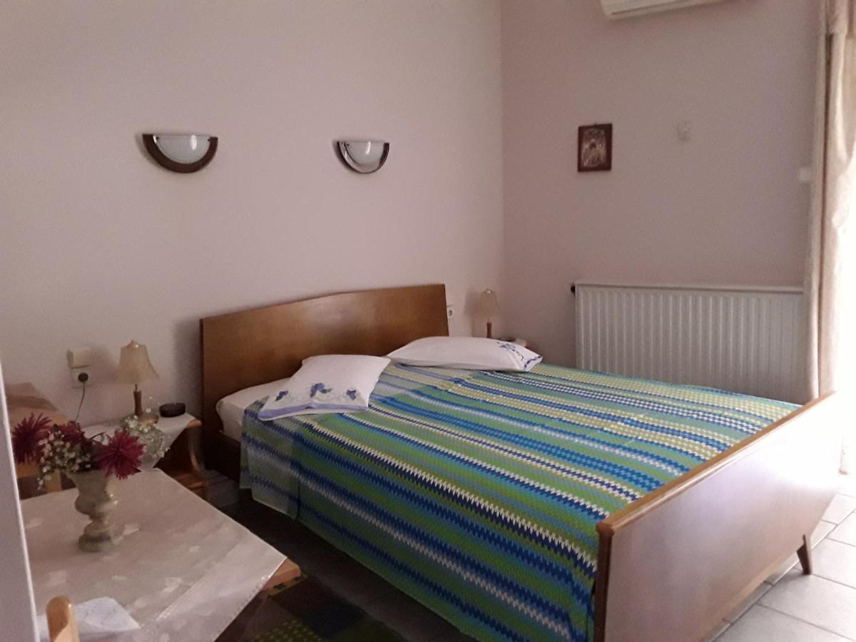 Γιαννουλα Κρετση Hotel Kamena Vourla Ngoại thất bức ảnh