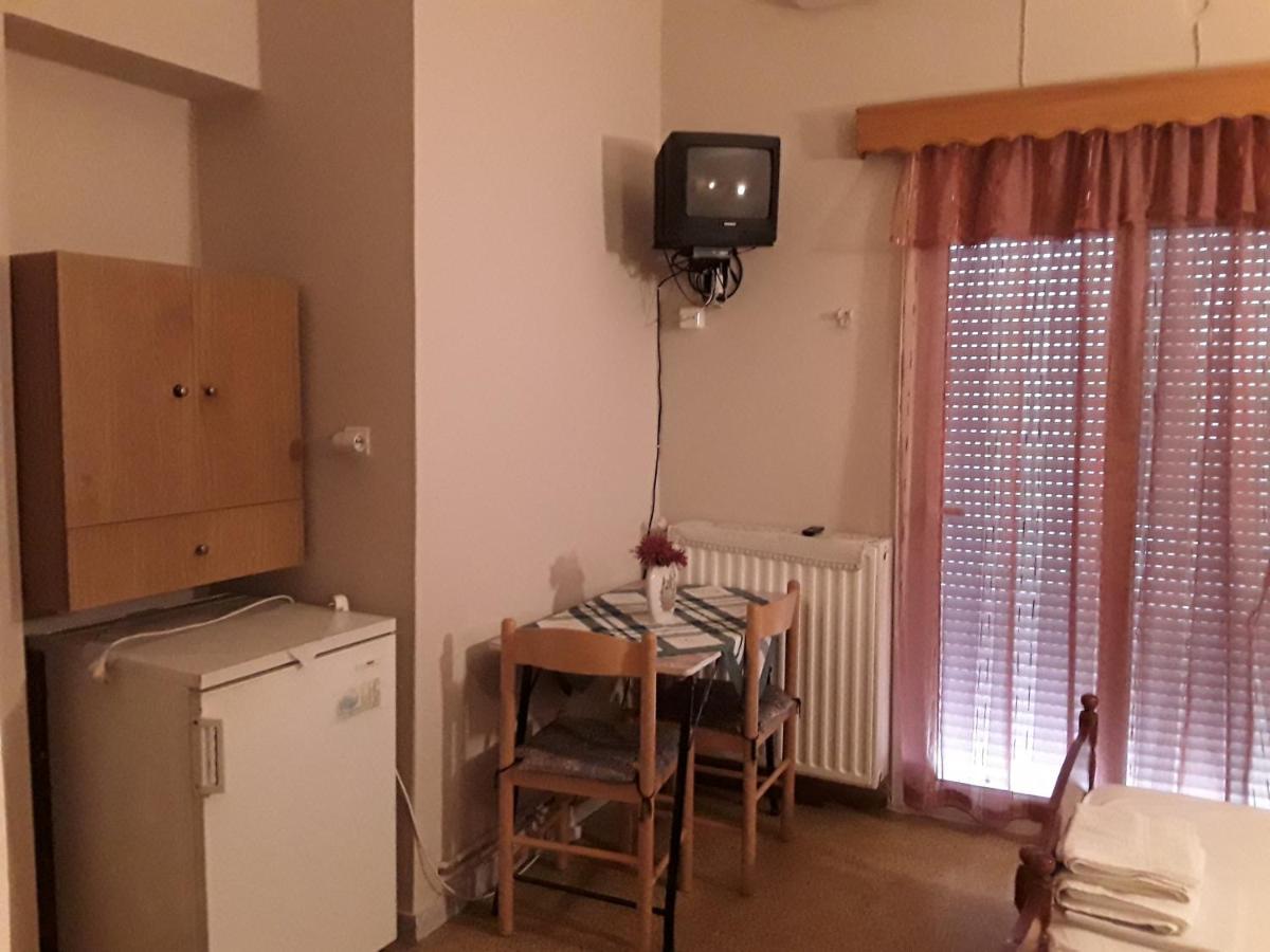 Γιαννουλα Κρετση Hotel Kamena Vourla Ngoại thất bức ảnh