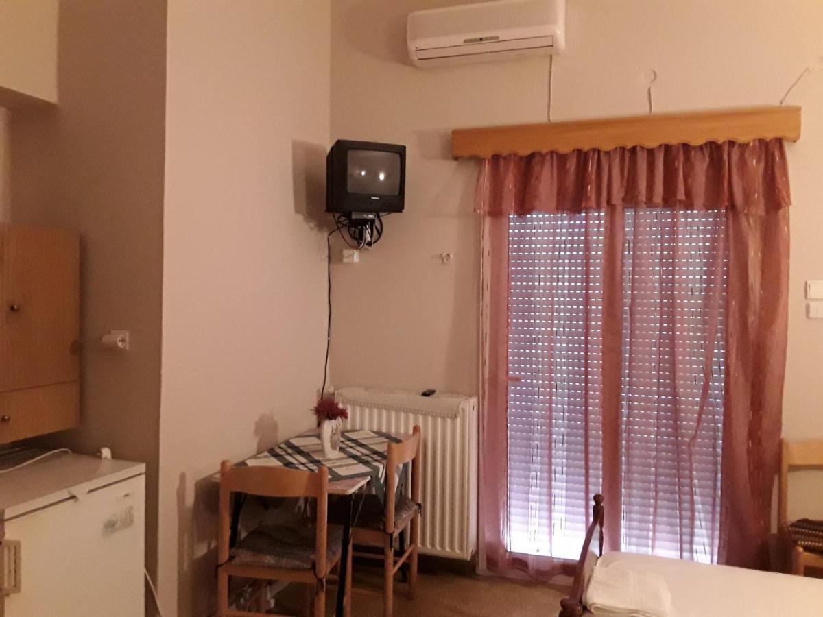 Γιαννουλα Κρετση Hotel Kamena Vourla Ngoại thất bức ảnh